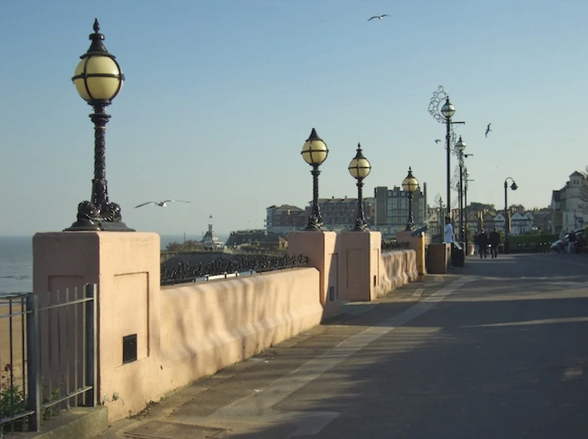 Broadstairs Seafront – viktorianische Strandpromenade an der Küste von Kent
