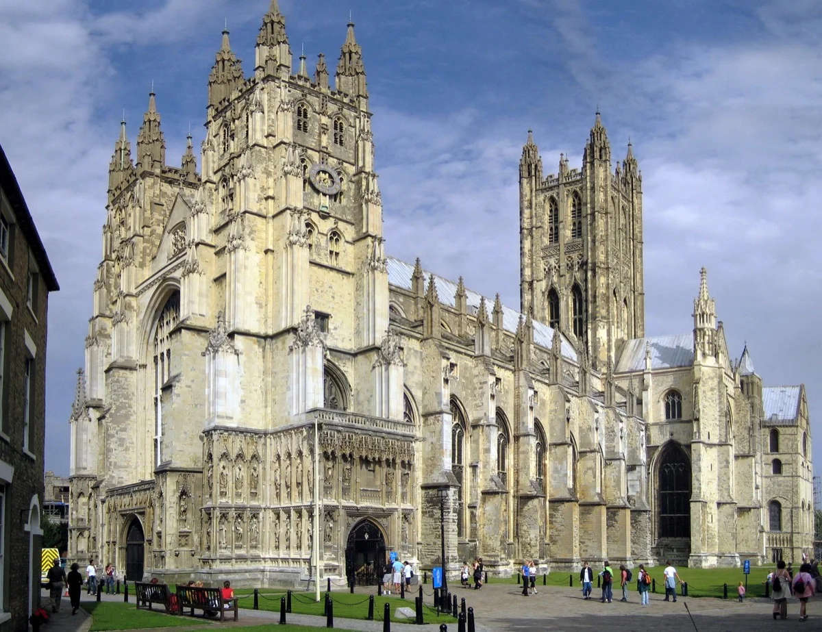 Canterbury Cathedral – Westfront, Kirchenschiff und Zentralturm
