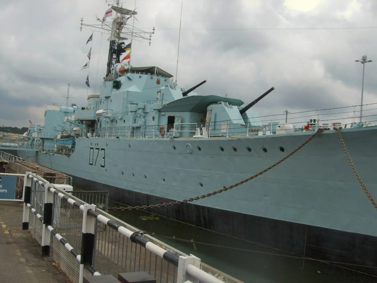 HMS Cavalier im Historic Dockyard Chatham – letzter erhaltener britischer WWII-Zerstörer