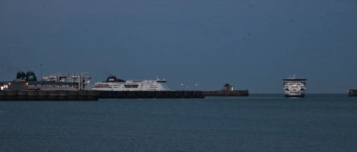Dover Hafen mit Fähren – Blick auf den Port of Dover