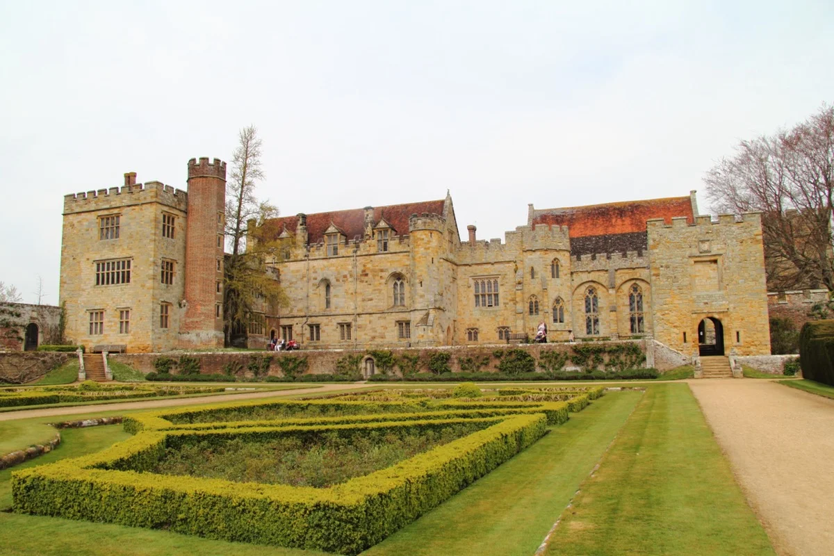 Penshurst Place mit Gärten, Kent – Blick auf das mittelalterliche Herrenhaus