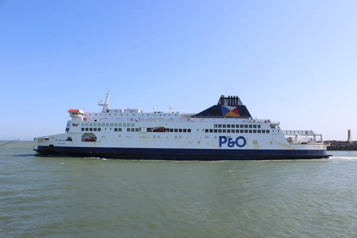 P&O Pride of Kent verlässt den Fährhafen Calais