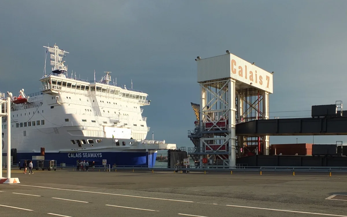 DFDS Calais Seaways Fähre im Hafen von Calais