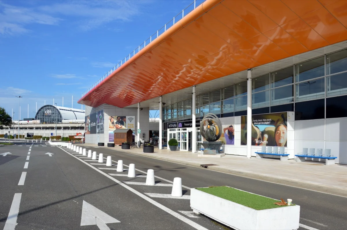 Eurotunnel LeShuttle Terminal in Coquelles bei Calais – Einfahrt für Wohnmobile und PKW