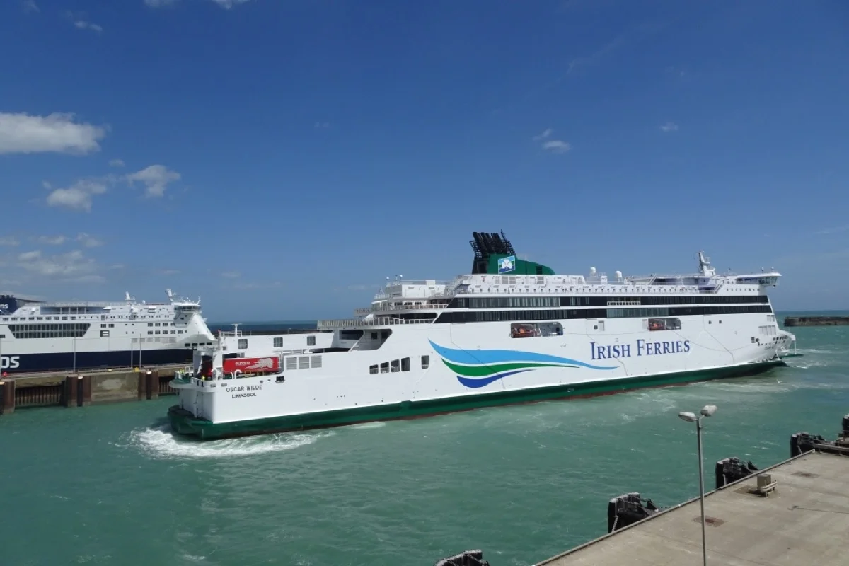 Irish Ferries Oscar Wilde läuft in den Hafen Dover ein