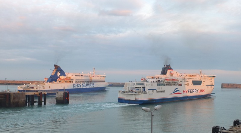 DFDS-Fähre Berlioz verlässt den Hafen von Dover